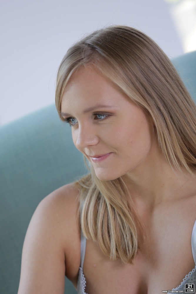 Lucette's Deep Anal Pleasure 05