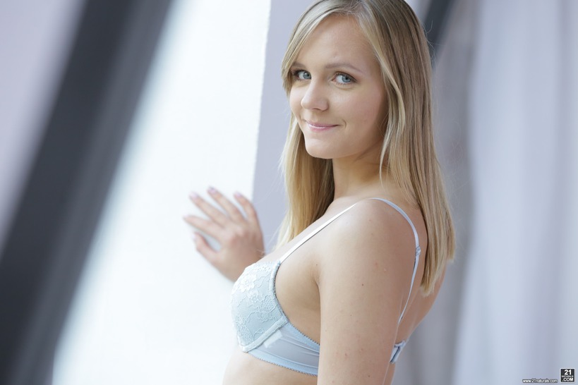 Lucette's Deep Anal Pleasure 11