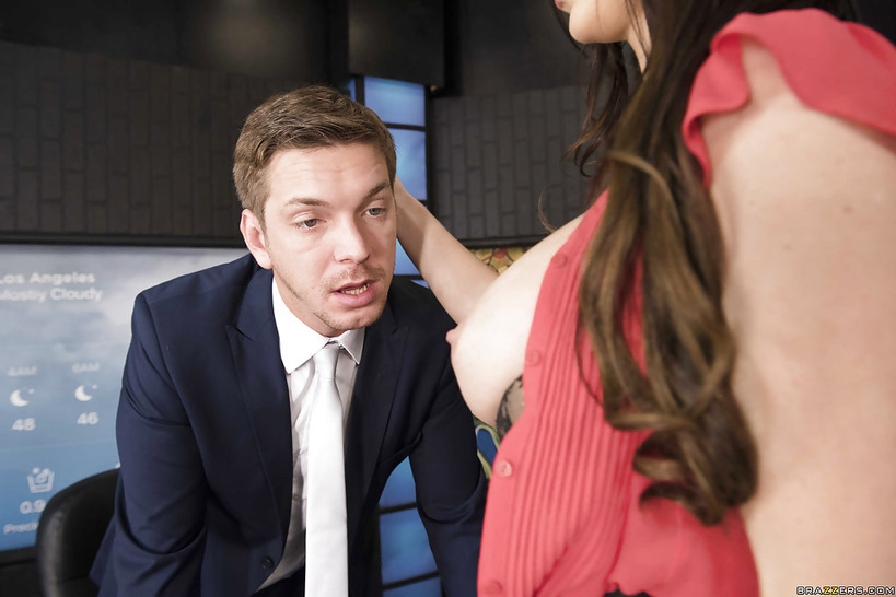 Pornstar Kendall Karson Takes A Cumshot 01