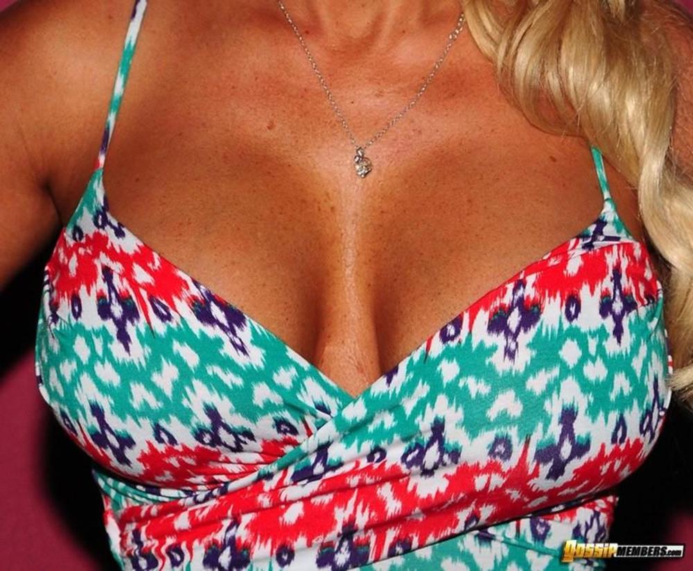 Coco Austin Shows Off Her Curves 07