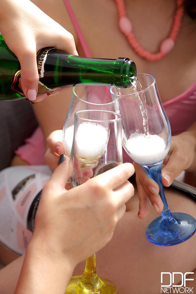 Haley And Kristall Rush And Alice Smack 01