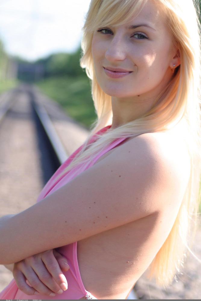 Margo Is Getting Naked Between Rails 05