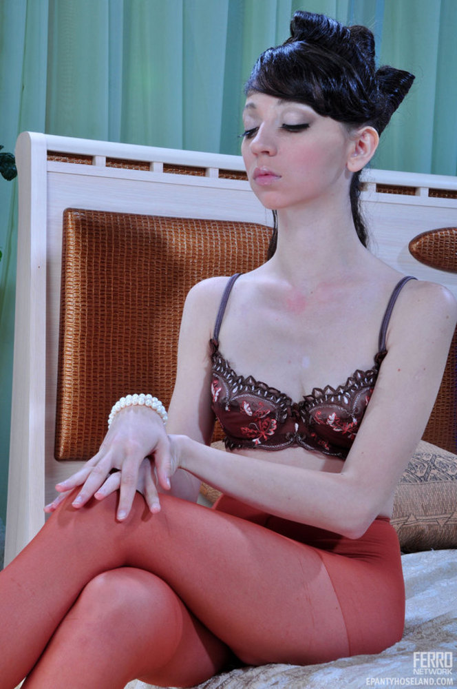 Teen Pussy Molly In Pantyhose 02