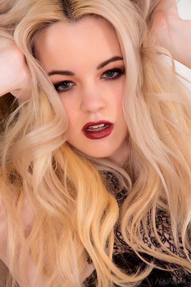 Lauren WK Teases You In Black Stockings 06