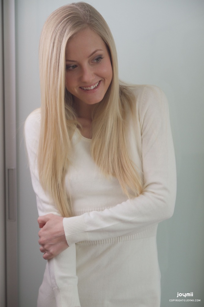 Apolonia And Sicilia: Birthday Licking 03