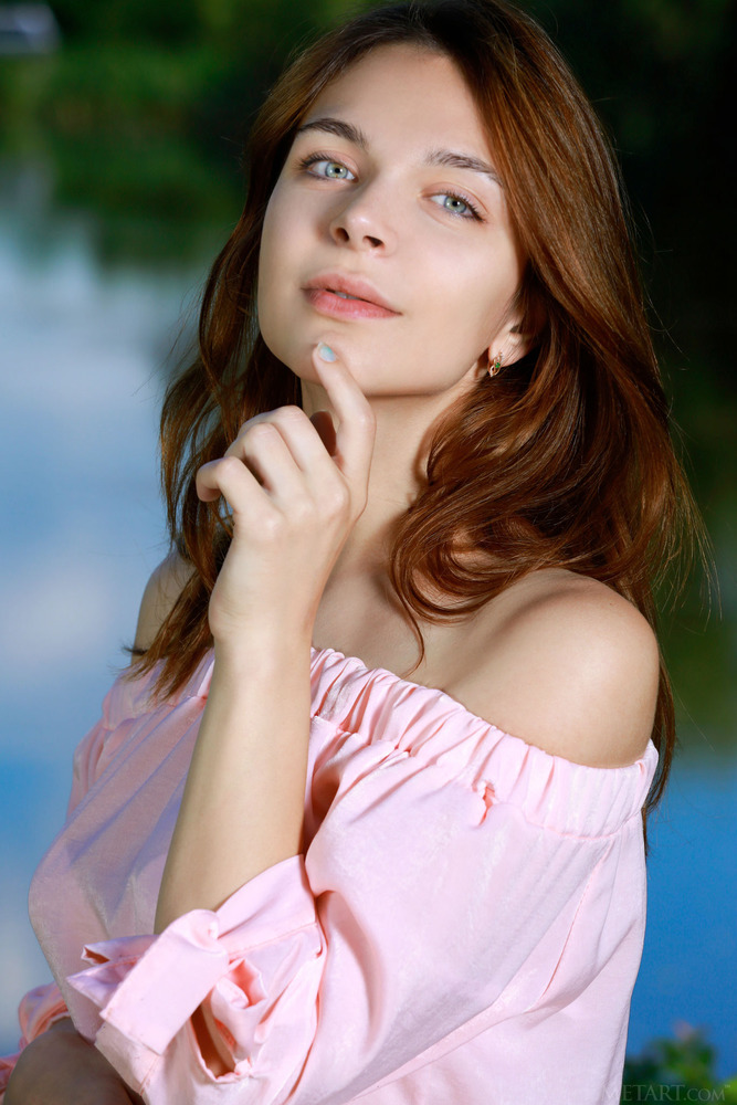 Sexy newcomer Olga Rich looks picture perfect 00