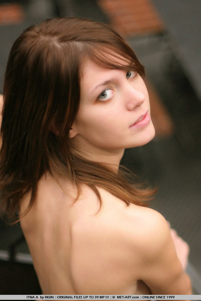 Nude Teen Girl Olga Shows Off Her Shawed Pussy 13
