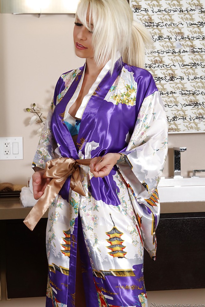 Frisky Blonde Uncovering Her Stunning Body 01