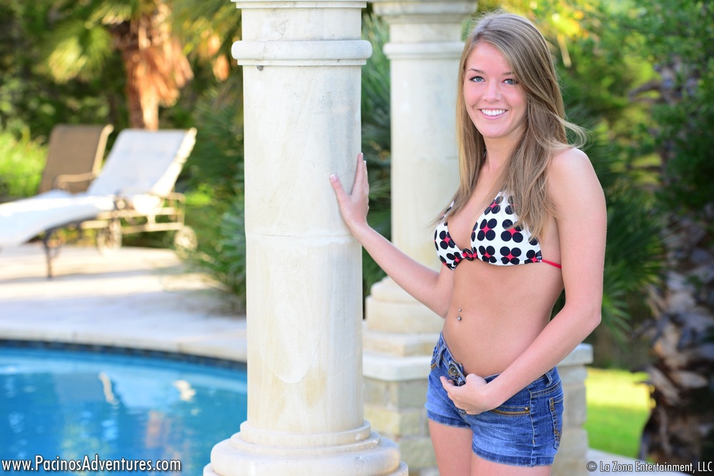 Sophia Plays With Her Pink Dildo 00