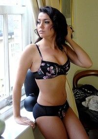 Bryoni - Nice Natural Tits